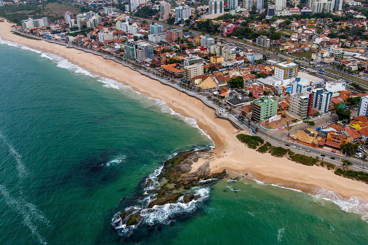 ⚠️ VENTO FORTE MUDA O TEMPO NO LITORAL DO RIO: VEJA OS ALERTAS E A PREVISÃO PARA ESTE FIM DE SEMANA